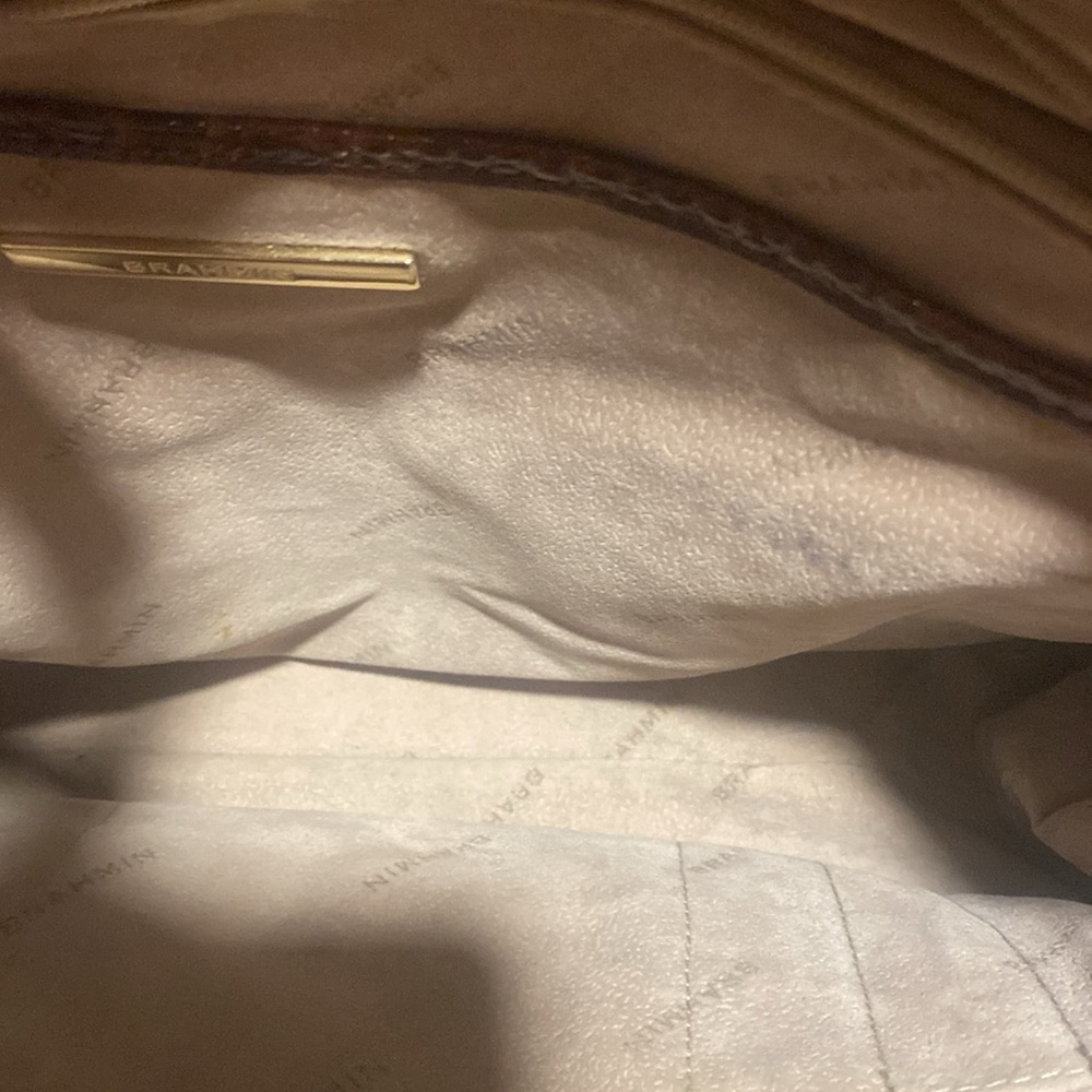 Brahmin handbag. Excellent condition. Clean inside. - Picture 3 of 3